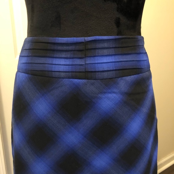 Misses The Limited brand plaid skirt. - Picture 3 of 10